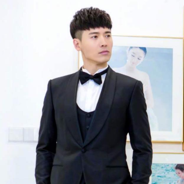 高云翔轻微发福了!2年前的他真的挺帅气,发型也很潮很好看