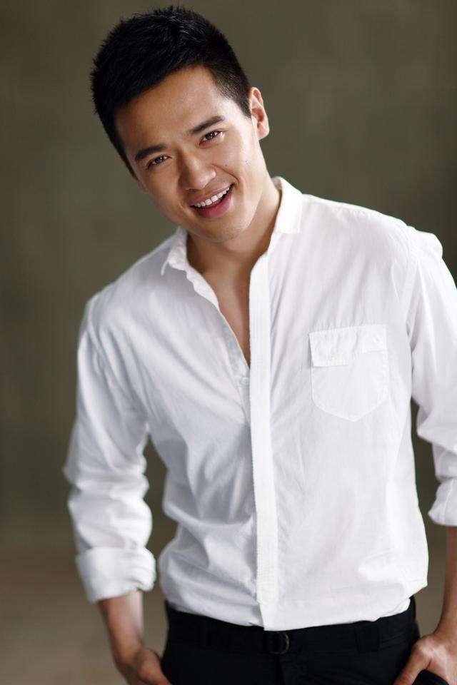 高云翔轻微发福了!2年前的他真的挺帅气,发型也很潮很好看