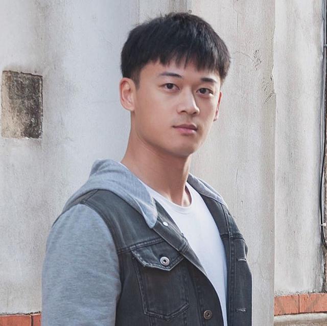 男生纠结下次剪什么发型?试试这3款潮流个性短发,剪完很帅气