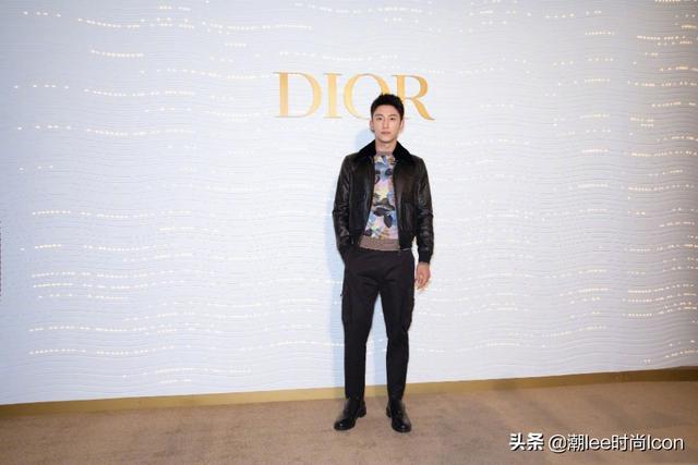 黄景瑜参加Dior活动系列，黑色夹克配休闲西裤