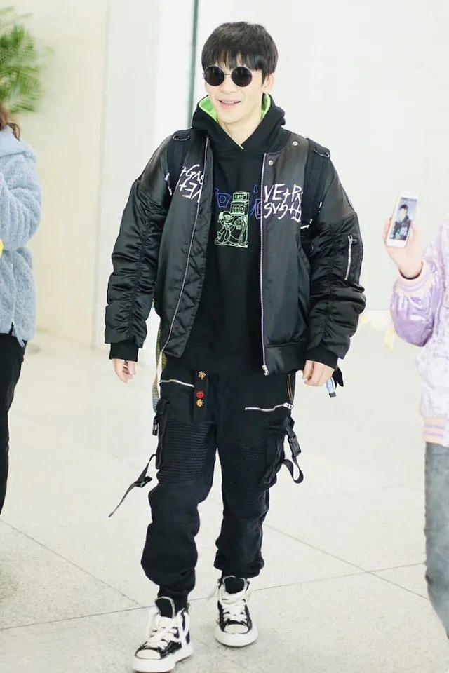 大张伟时髦出行,身高175轻松穿出潮流范,他最爱这些运动单品