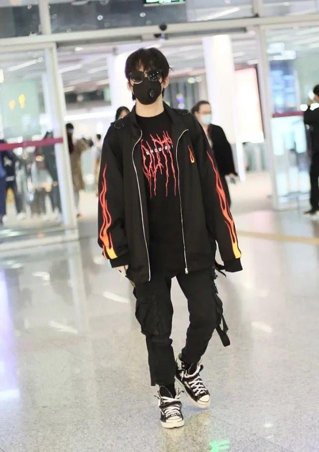 大张伟时髦出行,身高175轻松穿出潮流范,他最爱这些运动单品