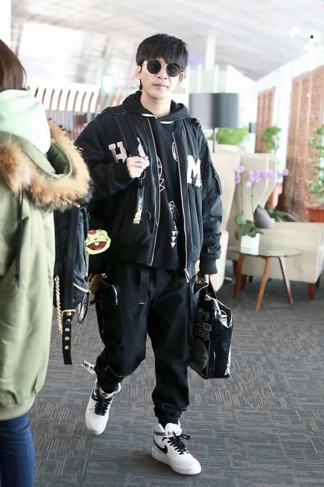 大张伟时髦出行,身高175轻松穿出潮流范,他最爱这些运动单品