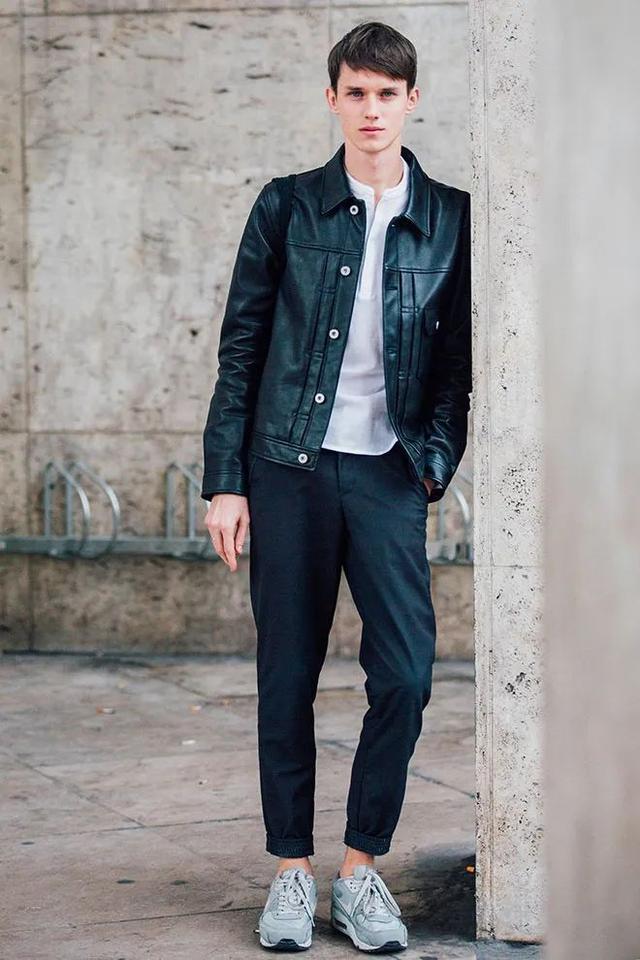 穿西裤一直搭配皮鞋?风格太单调了,换运动鞋试试,造型时髦出众