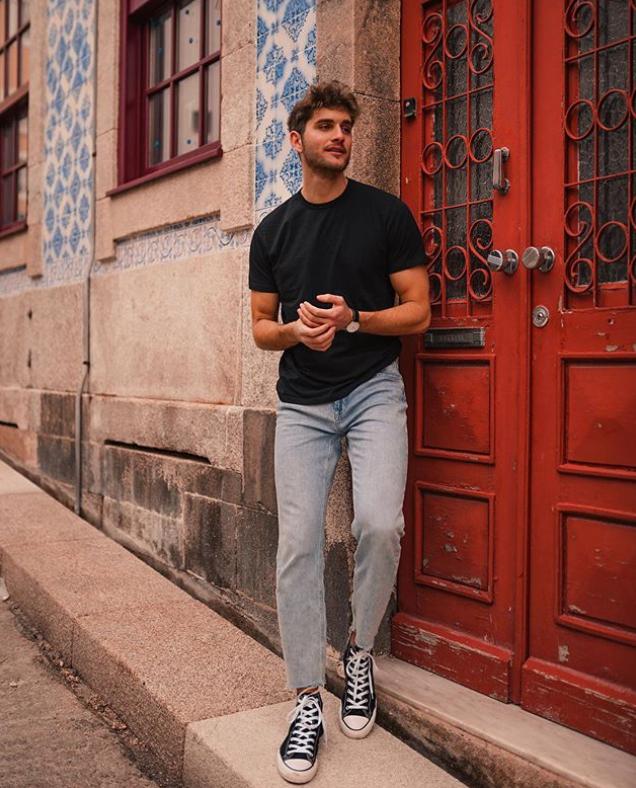 男士穿牛仔裤总觉得单调?换上一条九分裤的款式,造型时髦感大增