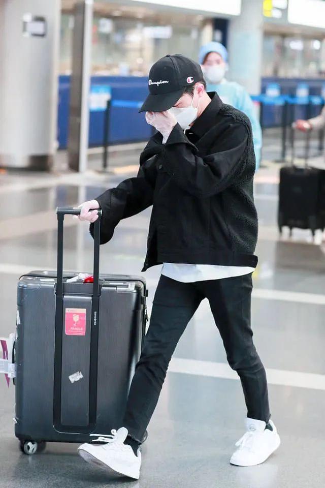 个子不到170怎么穿?看看身高161的周深,造型时髦又显高