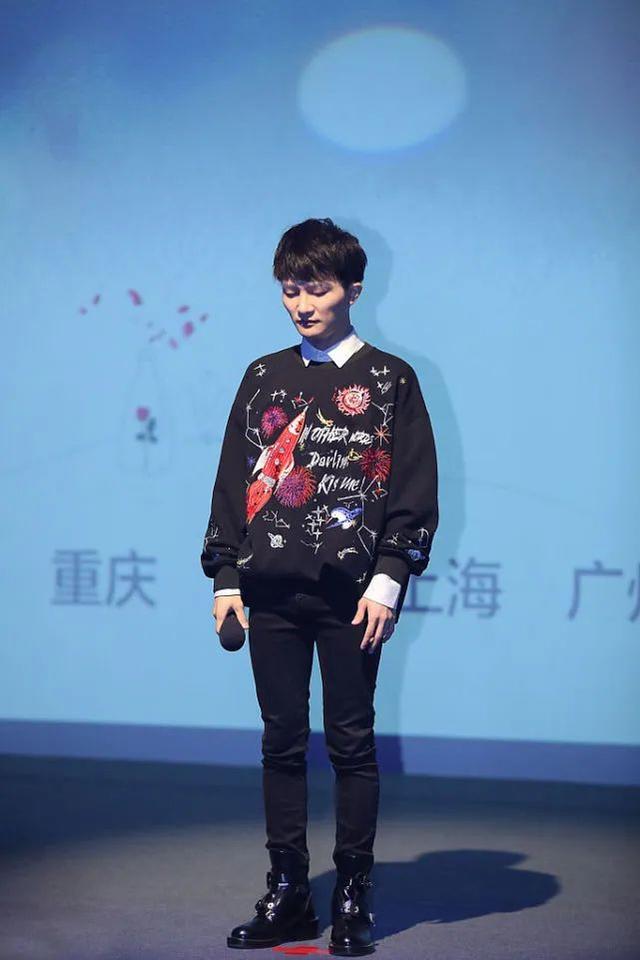 个子不到170怎么穿?看看身高161的周深,造型时髦又显高