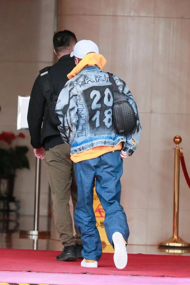 鹿晗黄子韬帅气复工,两人打造“兄弟装”,造型潮流范十足