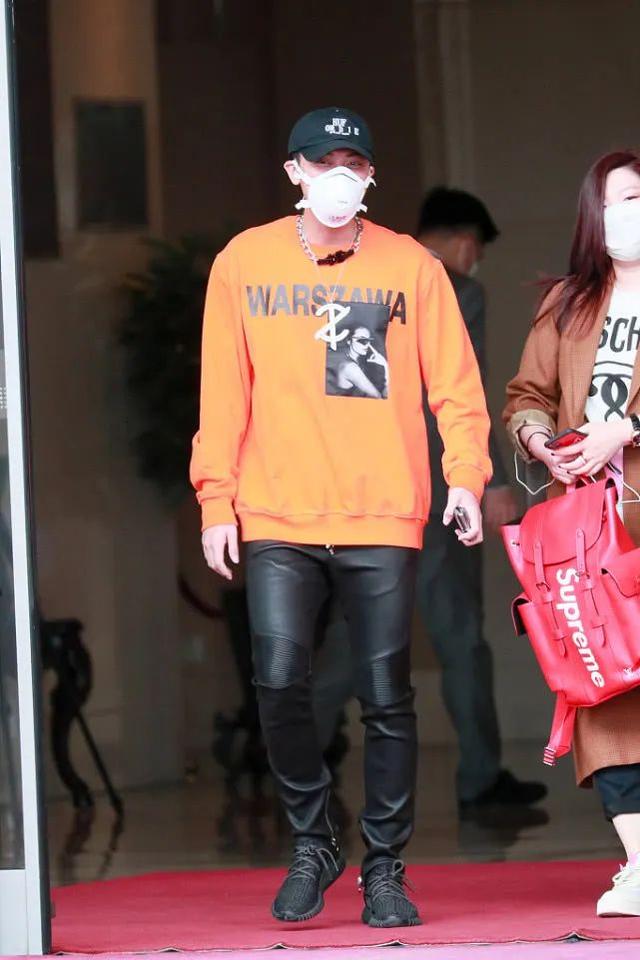 鹿晗黄子韬帅气复工,两人打造“兄弟装”,造型潮流范十足