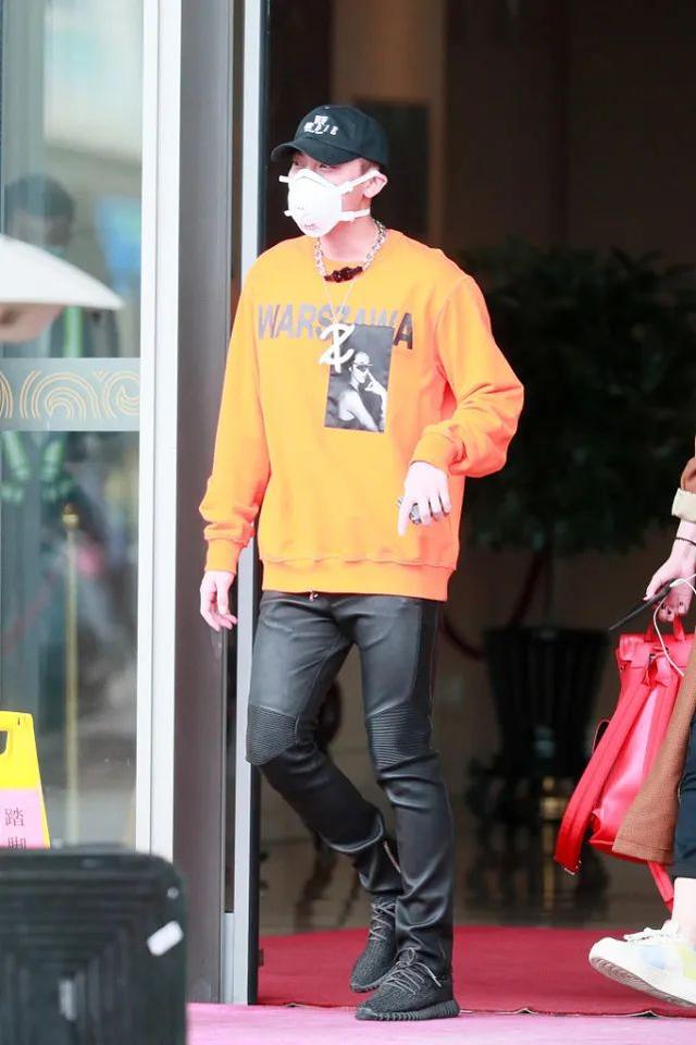 鹿晗黄子韬帅气复工,两人打造“兄弟装”,造型潮流范十足