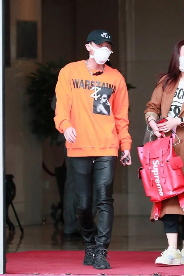 鹿晗黄子韬帅气复工,两人打造“兄弟装”,造型潮流范十足