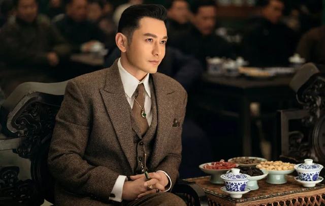 身高179的黄晓明油腻腿短?他西装造型很完美,满屏的绅士范