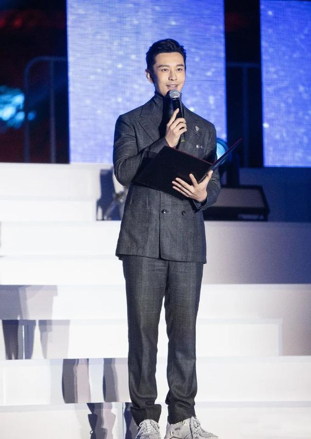 身高179的黄晓明油腻腿短?他西装造型很完美,满屏的绅士范