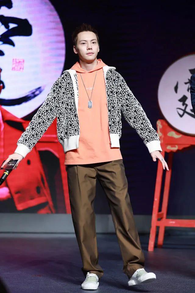 连帽卫衣个个都在穿,怎样才能脱颖而出?看陈伟霆的造型就知道了
