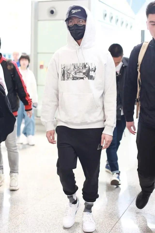 连帽卫衣个个都在穿,怎样才能脱颖而出?看陈伟霆的造型就知道了