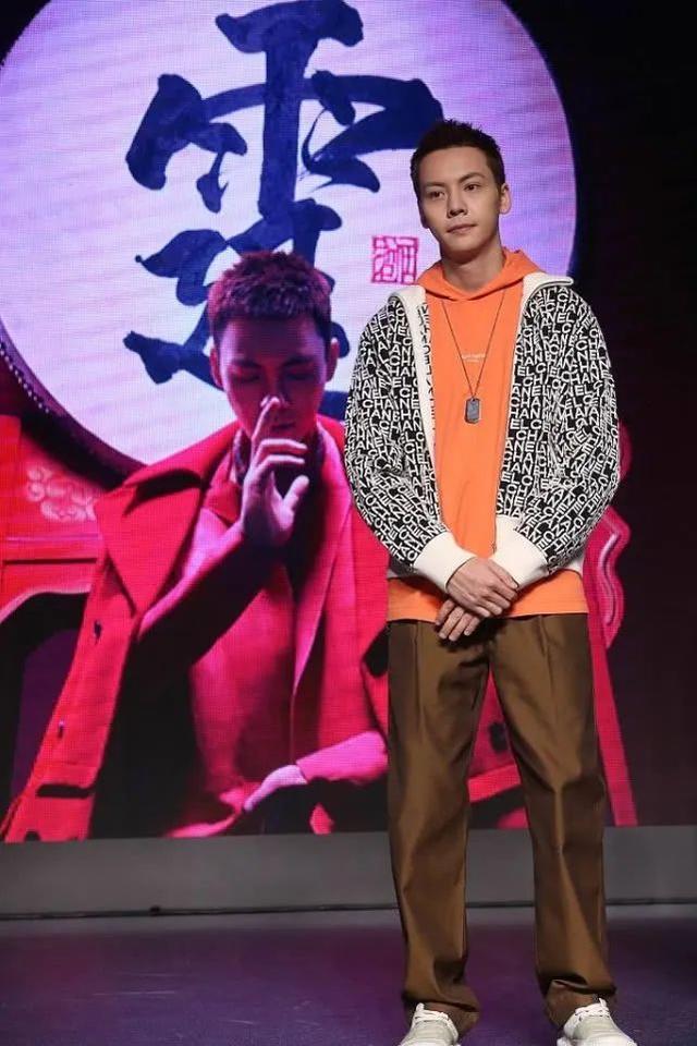 连帽卫衣个个都在穿,怎样才能脱颖而出?看陈伟霆的造型就知道了