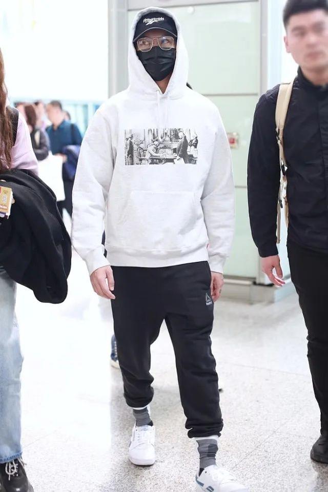 连帽卫衣个个都在穿,怎样才能脱颖而出?看陈伟霆的造型就知道了