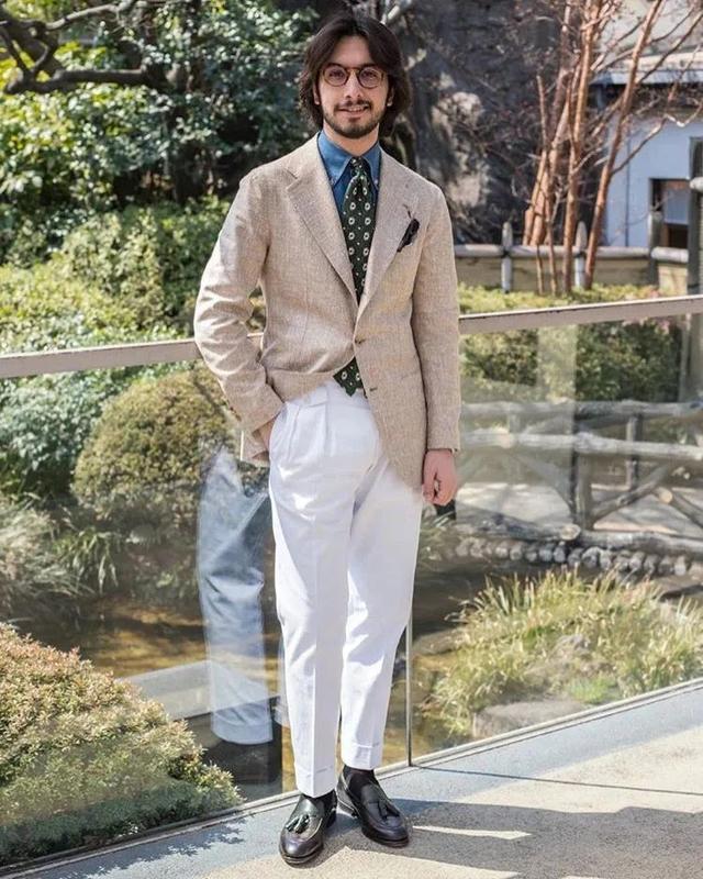 能穿好白色裤子的男人,魅力都不会差!这样穿造型优雅时髦