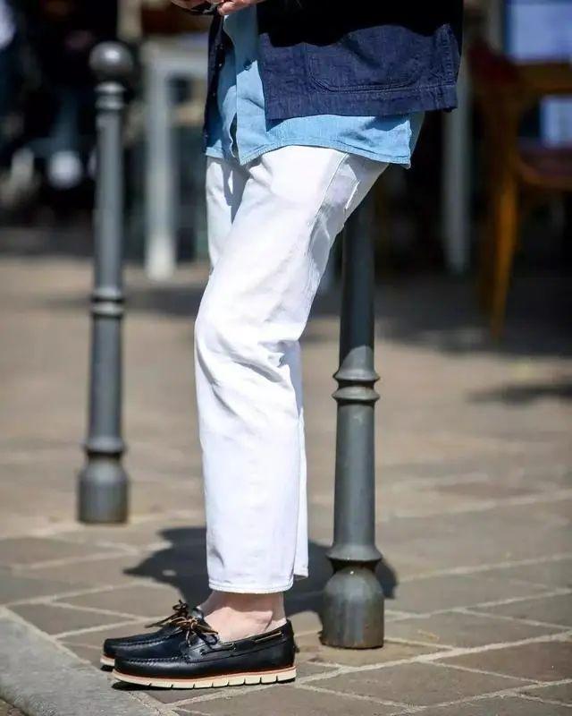 能穿好白色裤子的男人,魅力都不会差!这样穿造型优雅时髦