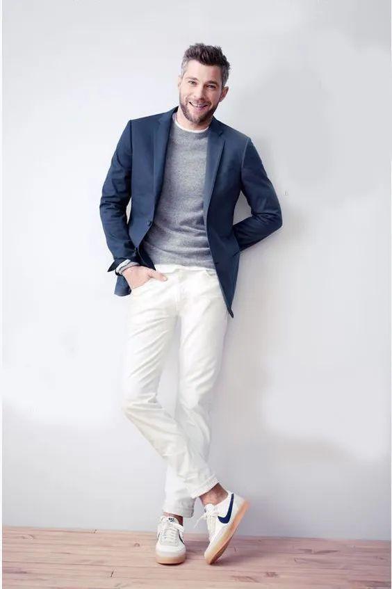 能穿好白色裤子的男人,魅力都不会差!这样穿造型优雅时髦