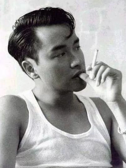 张国荣穿衣造型曾引争议,30年前的风格,在当今依旧是潮流