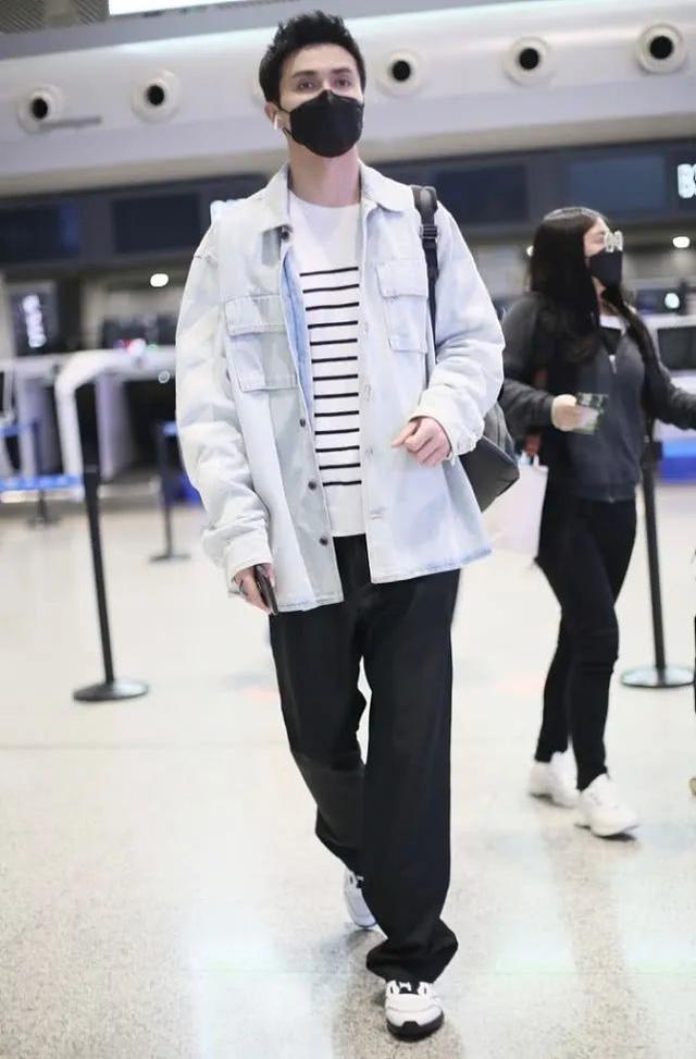 身高191cm的高伟光,牛仔外套+宽松长裤,这造型普通人驾驭不了