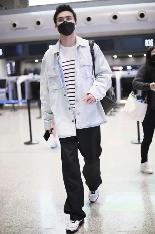 身高191cm的高伟光,牛仔外套+宽松长裤,这造型普通人驾驭不了