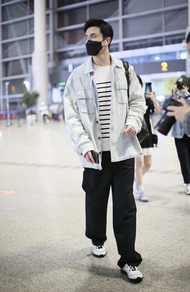 身高191cm的高伟光,牛仔外套+宽松长裤,这造型普通人驾驭不了