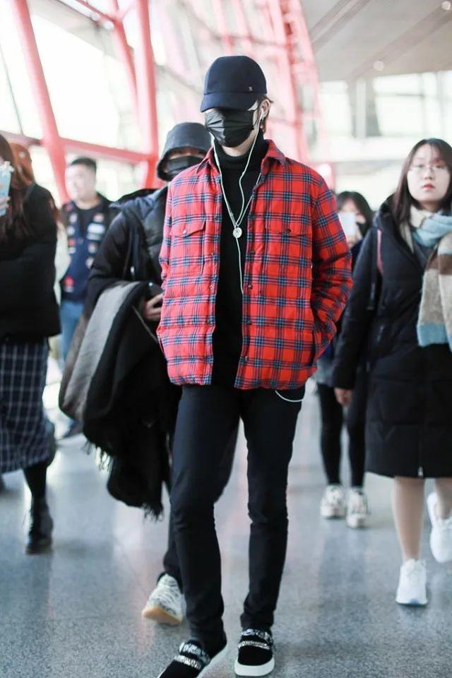 朱正廷时髦造型,搭配风格很独特,轻松穿出潮流范