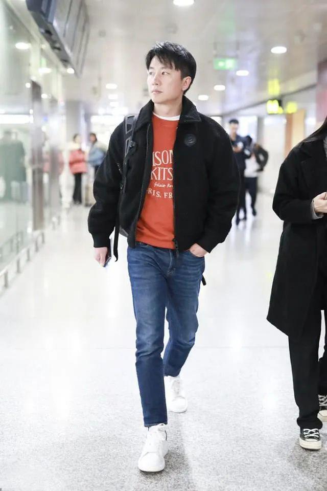 黄轩变换风格,造型低调帅气,这两组搭配轻松穿出时髦范