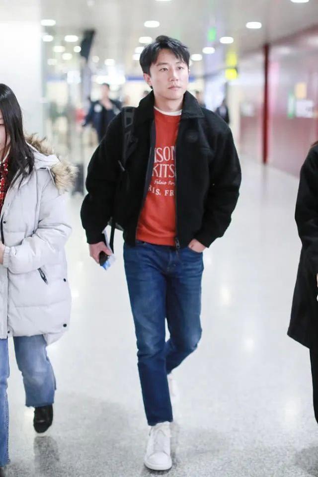 黄轩变换风格,造型低调帅气,这两组搭配轻松穿出时髦范