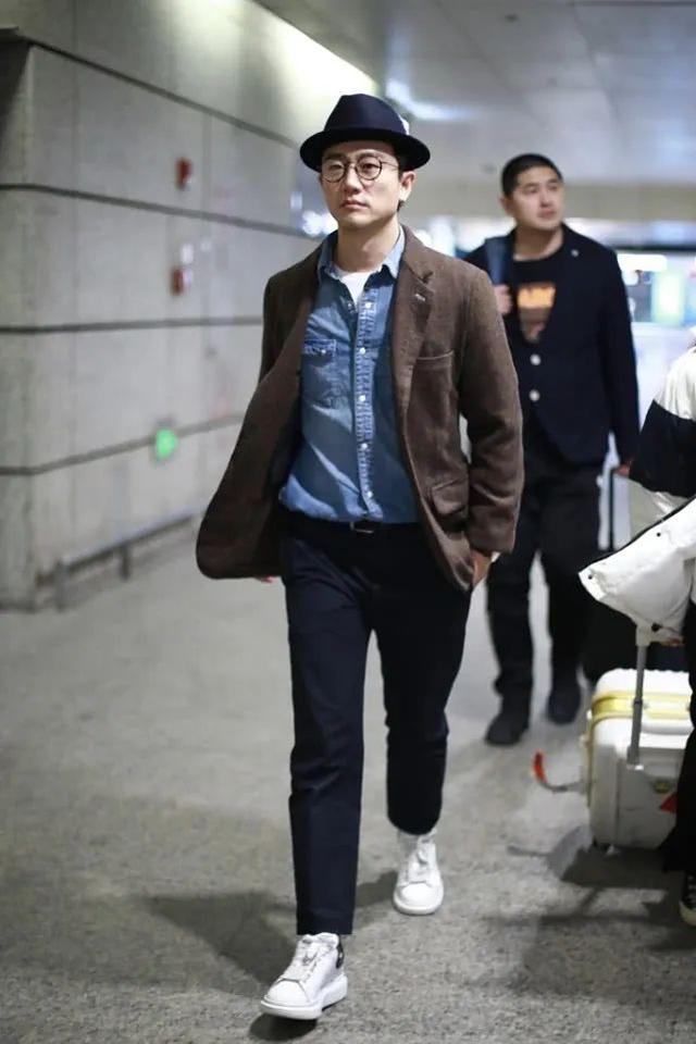 黄轩变换风格,造型低调帅气,这两组搭配轻松穿出时髦范