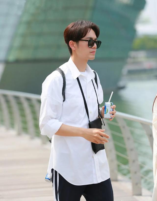 钟汉良帅气造型,这哪像45岁?造型青春时髦