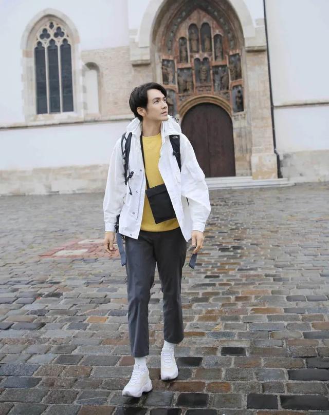 钟汉良帅气造型,这哪像45岁?造型青春时髦