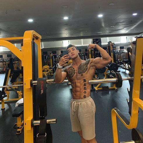3年打造型男身材,臂围45公分,太强悍了