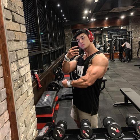 3年打造型男身材,臂围45公分,太强悍了