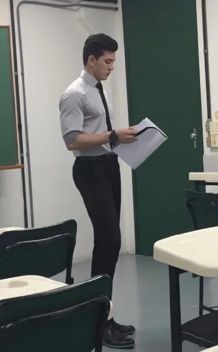 巴西肌肉小哥走红网络,完美身材让网友大呼:酸了!