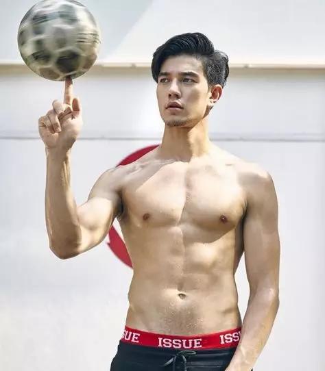 巴西肌肉小哥走红网络,完美身材让网友大呼:酸了!