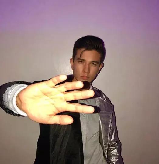 巴西肌肉小哥走红网络,完美身材让网友大呼:酸了!