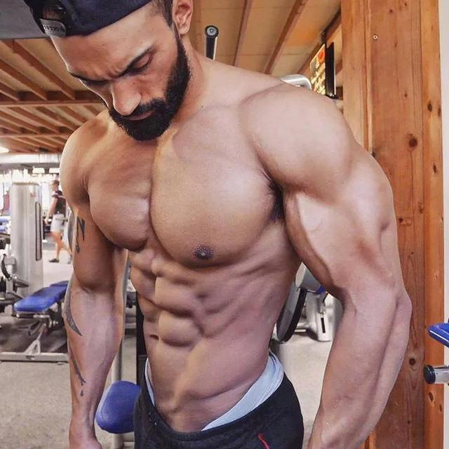 国内媒体眼中的肌肉男!!!