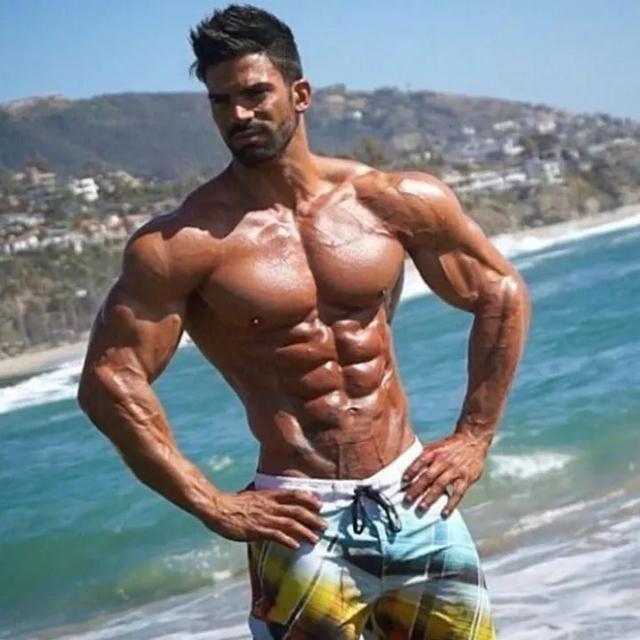 国内媒体眼中的肌肉男!!!