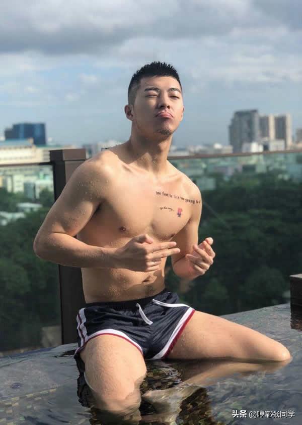 有络腮胡子的小哥哥,寸发男生果然帅气逼人,穿上这样衣服更显帅