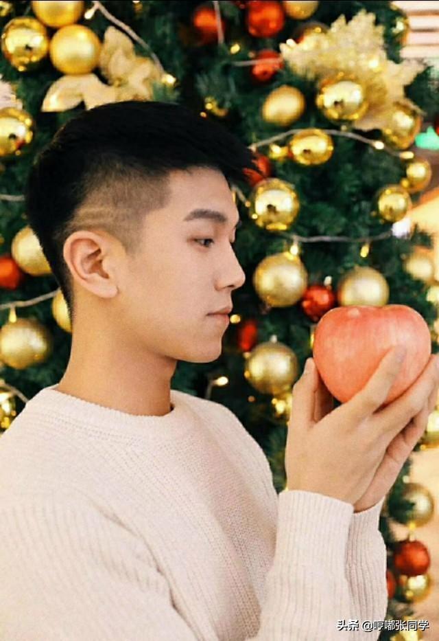 时尚帅气的小哥哥,穿衣风格对男生很重要,会穿衣,才真的有气质