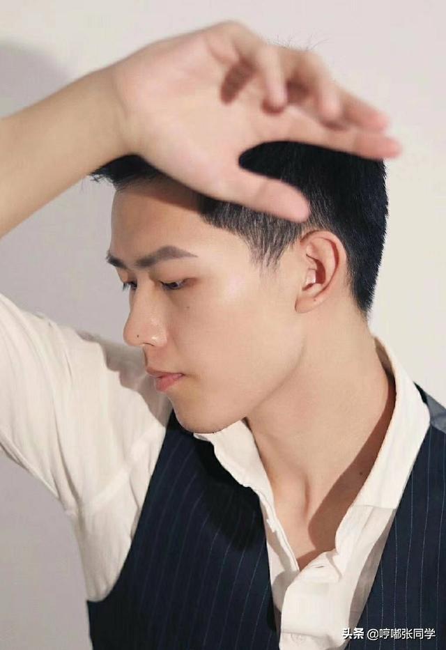 时尚帅气的小哥哥,穿衣风格对男生很重要,会穿衣,才真的有气质