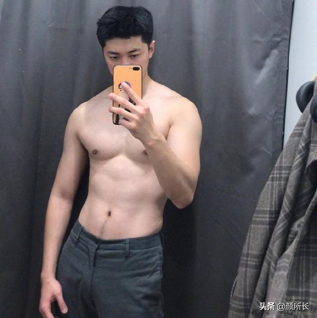 高又高又壮的肌肉帅哥,多张自拍迷人眼!