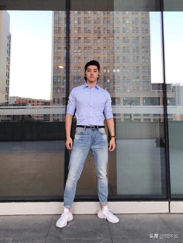 高又高又壮的肌肉帅哥,多张自拍迷人眼!