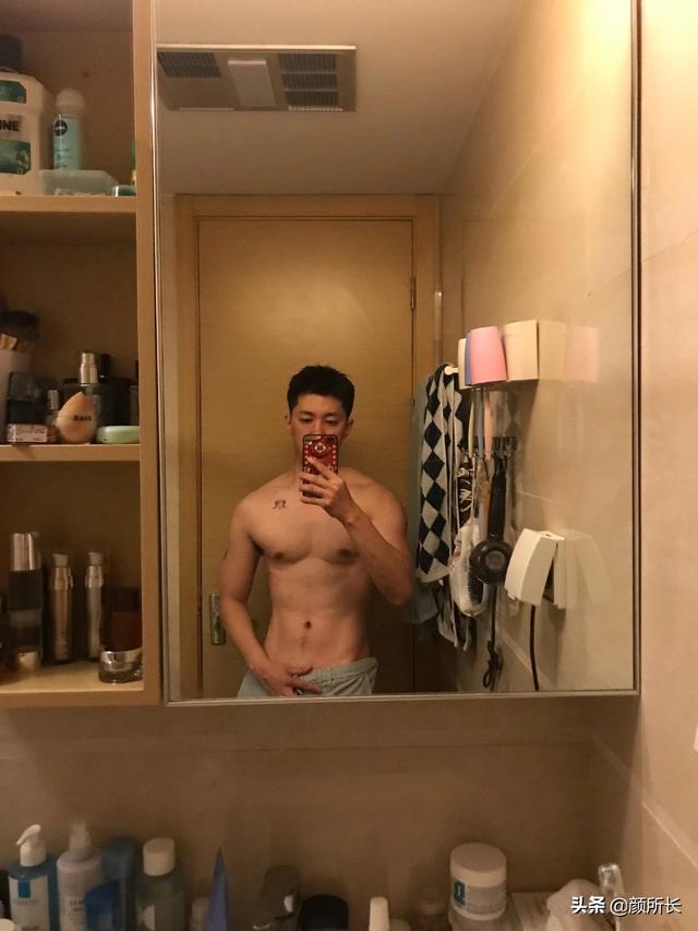 高又高又壮的肌肉帅哥,多张自拍迷人眼!