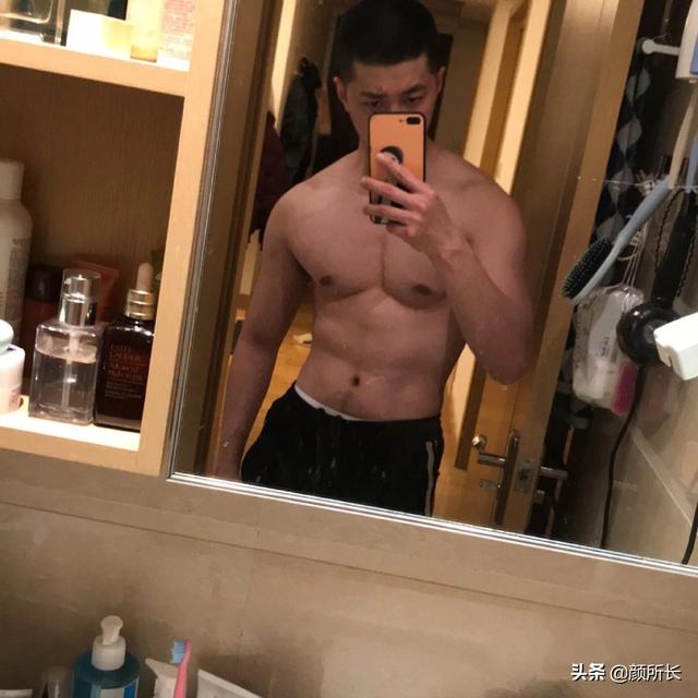 高又高又壮的肌肉帅哥,多张自拍迷人眼!