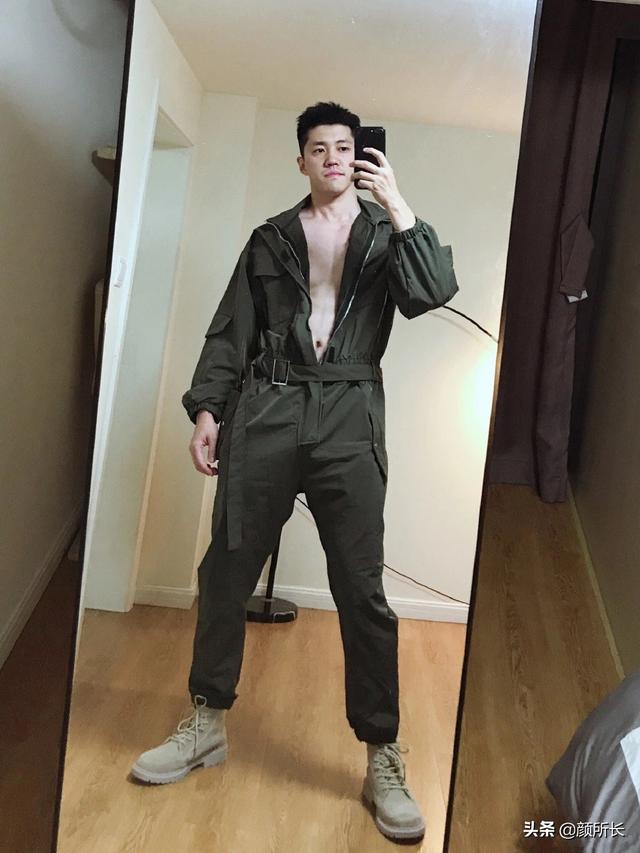 高又高又壮的肌肉帅哥,多张自拍迷人眼!