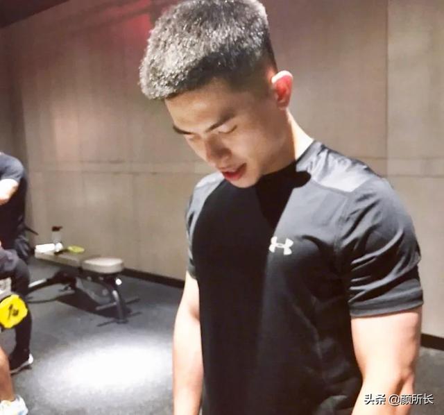 运动型肌肉帅哥,你可以吗?